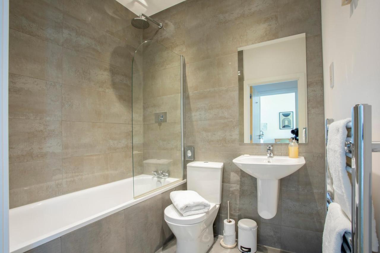 1 Bed Apartment - Redhill Central, Surrey, Gatwick #2 Esterno foto