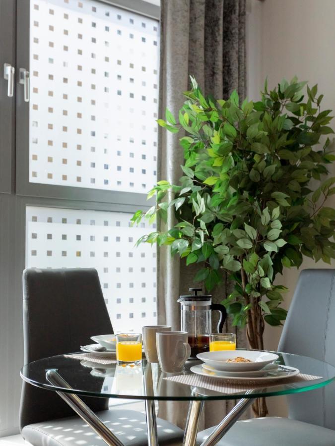 1 Bed Apartment - Redhill Central, Surrey, Gatwick #2 Esterno foto