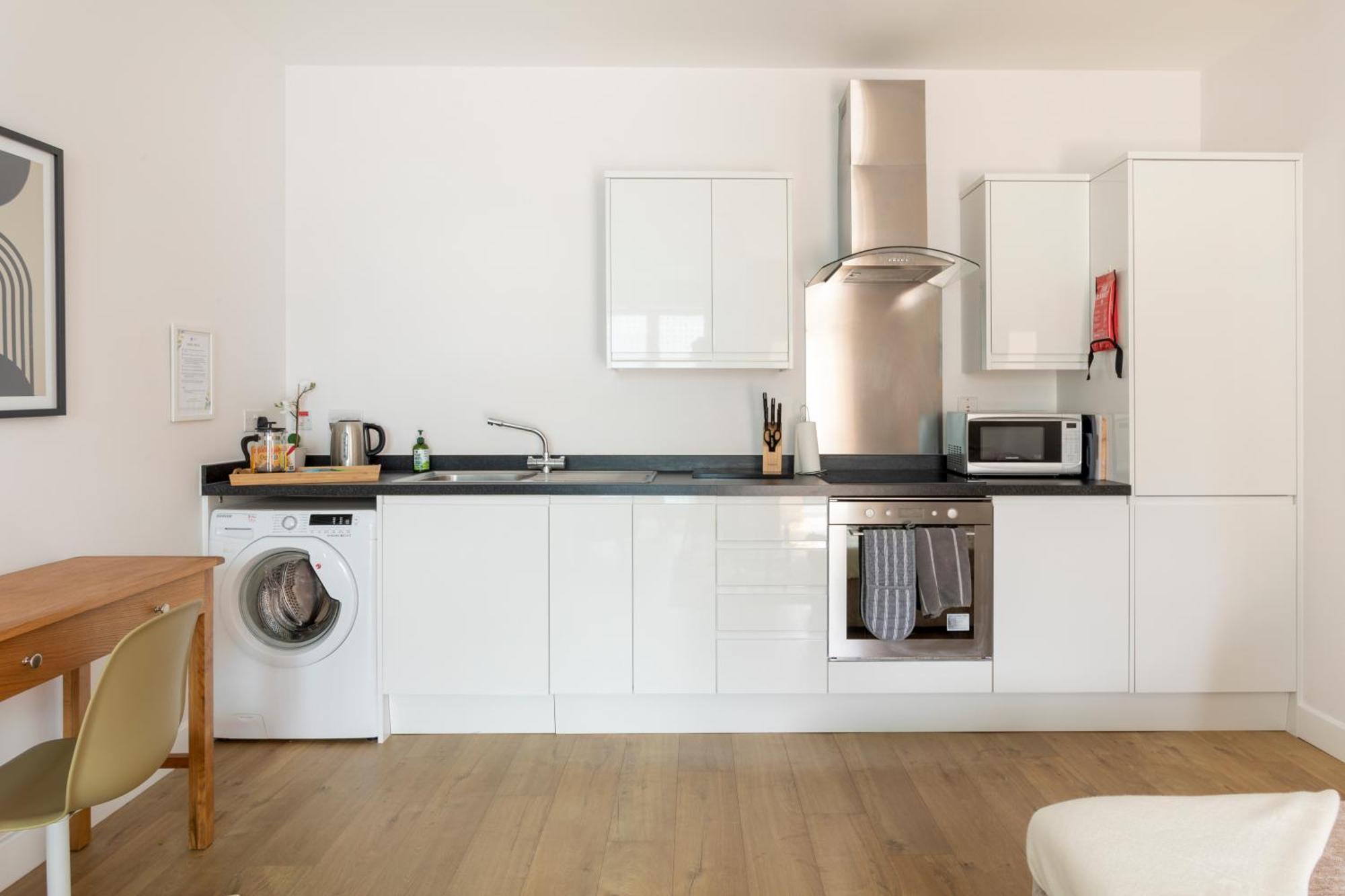 1 Bed Apartment - Redhill Central, Surrey, Gatwick #2 Esterno foto